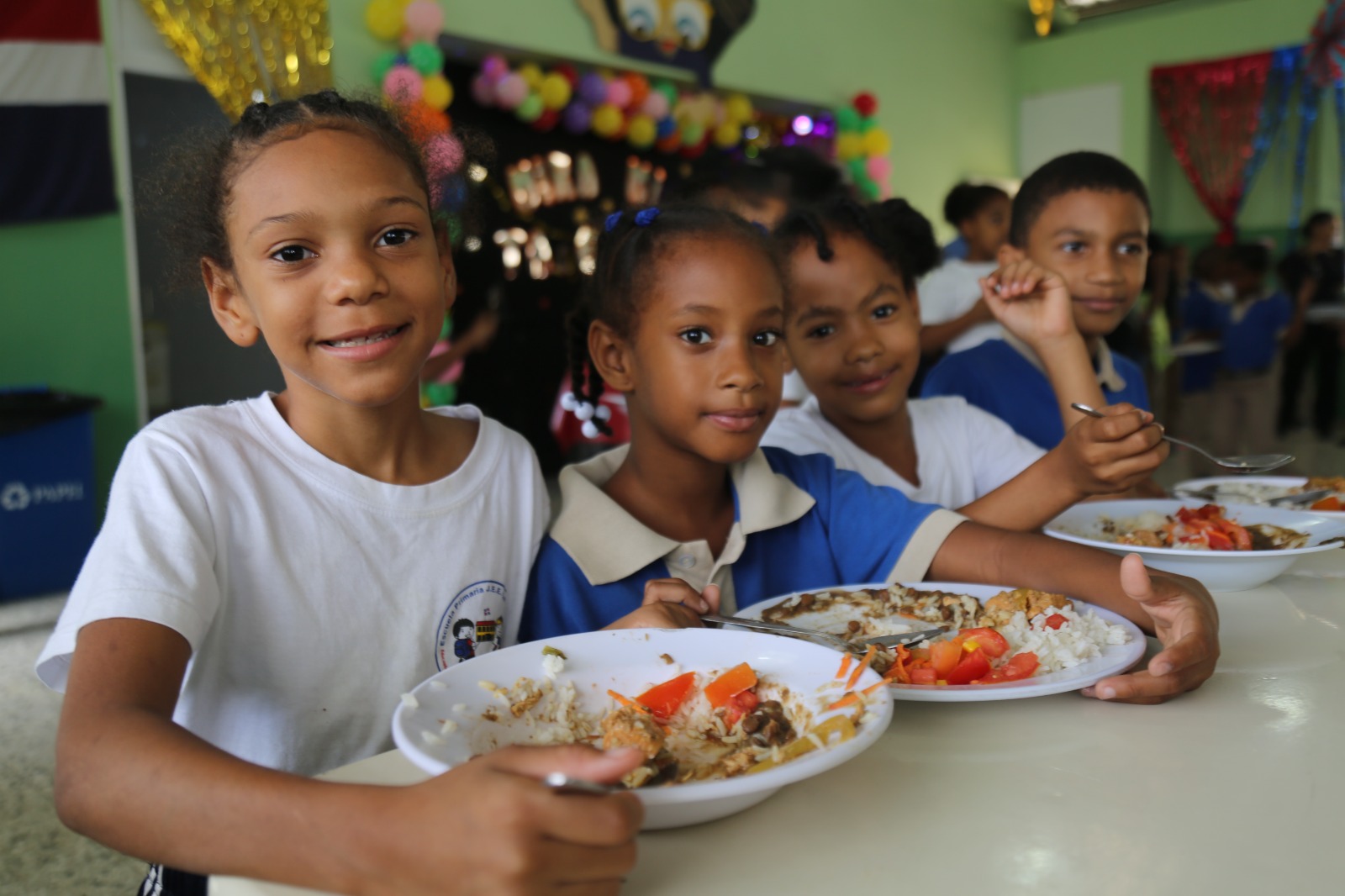INABIE contribuyó con la permanencia de estudiantes en las aulas tras entrega preliminar de más de 908 millones de raciones alimenticias en el año escolar 2023-2024